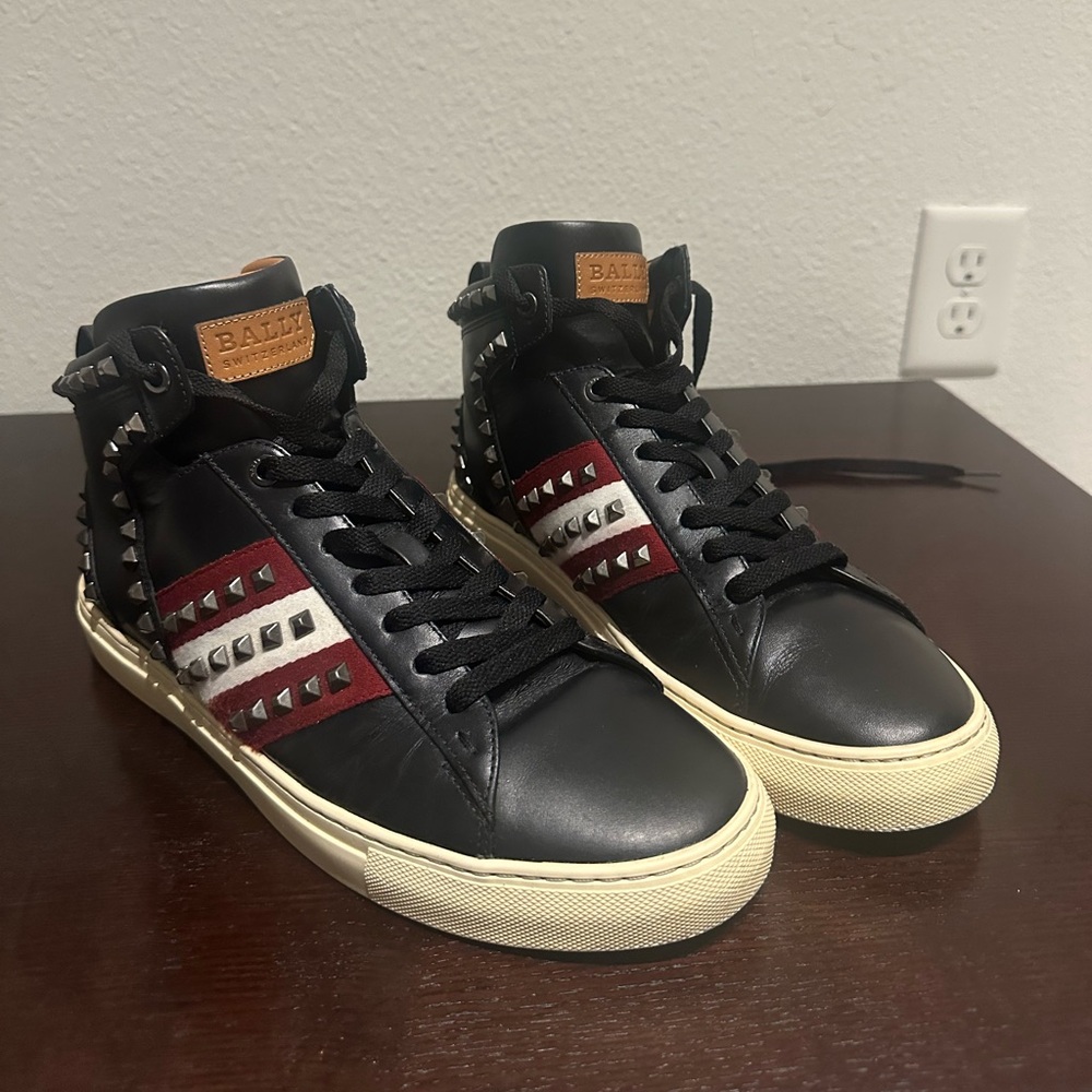 Bally sneakers mid size 10 in great condition